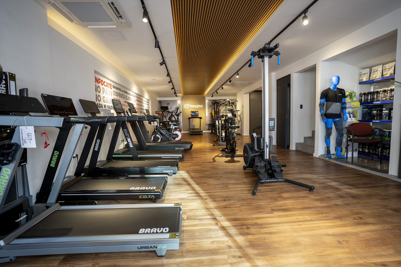 Interior del showroom Impulse Fitness Store